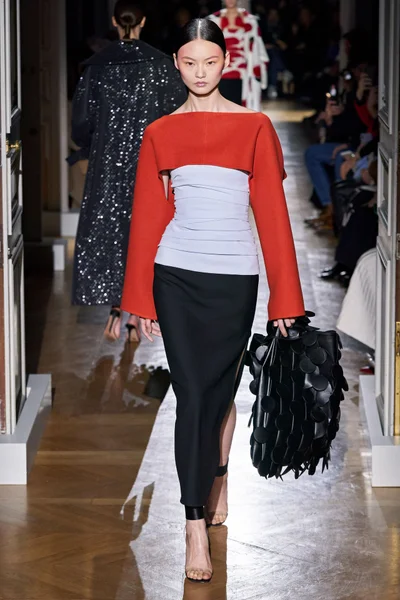 Look 18